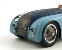 Bugatti 57G focus on the front wheel