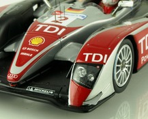 Audi R10 TDI n°2 - 24 Heures du Mans 2008 - détails phares avant