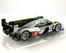 Audi R18 TDI n°3 - 24 Heures du Mans 2011 - 3/4 arrière droit