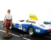 Didier Pironi 1/32 à côté d'une Alpine A442
