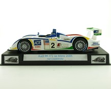 Modèle monté de profil Audi R8 n°2 LeMans 2005