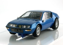 Vue avant Alpine A310 bleue 