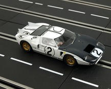 Ford MK II n°2 Le Mans 1965, sur piste 