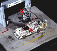 Joest Porsche WSC n°7 LeMans 1997 avec stand